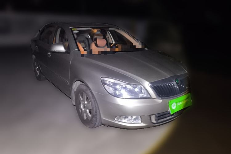 Used Skoda Octavia 2013 1.6L Manual Yijun Edition Front Right 45 Deg