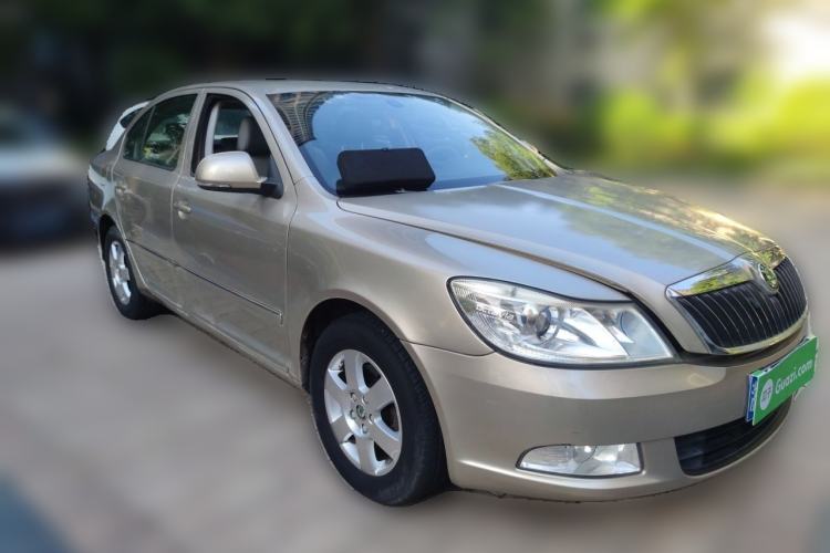 Used Skoda Octavia 2013 1.6L Automatic Yijun Edition Front Right 45 Deg
