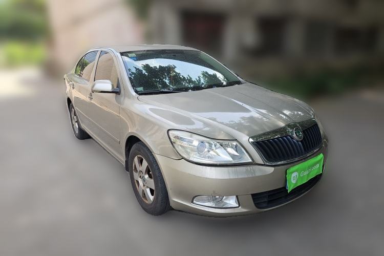 Used Skoda Octavia 2013 1.6L Manual Eado Edition Front Right 45 Deg