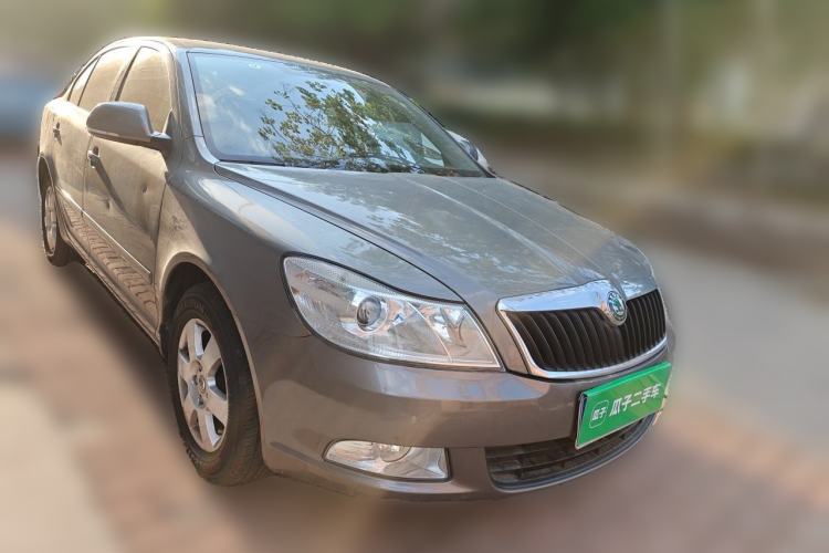 Used Skoda Octavia 2013 1.6L Manual Yijie Edition Front Right 45 Deg