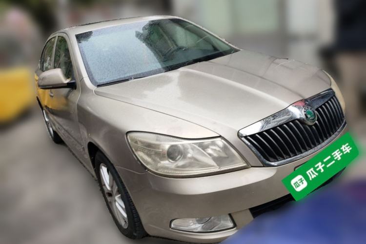 Used Skoda Octavia 2013 1.6L Manual Yijun Edition Front Right 45 Deg