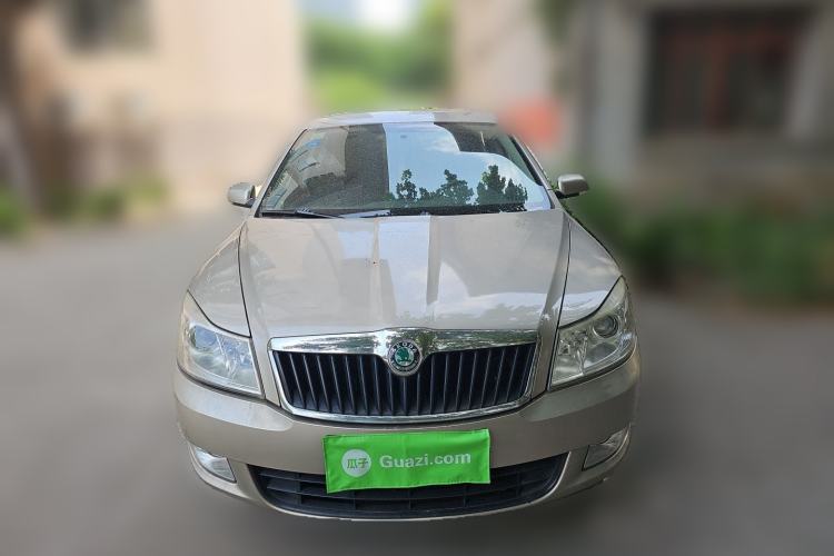 Used Skoda Octavia 2013 1.6L Manual Eado Edition Front