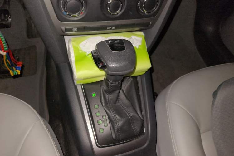 Used Skoda Octavia 2013 2.0L Automatic Yijie Edition Gear Lever