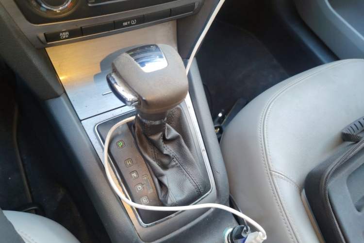 Used Skoda Octavia 2013 1.6L Automatic Yijun Edition Gear Lever