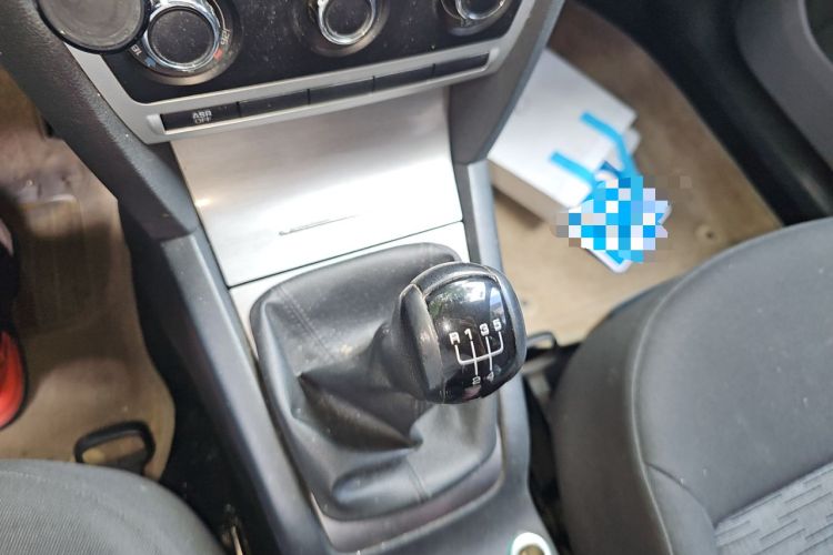Used Skoda Octavia 2013 1.6L Manual Eado Edition Gear Lever