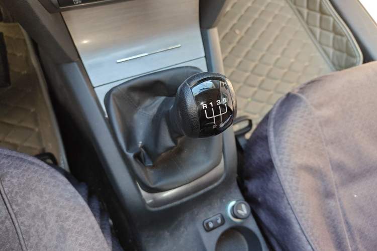 Used Skoda Octavia 2013 1.6L Manual Yijie Edition Gear Lever