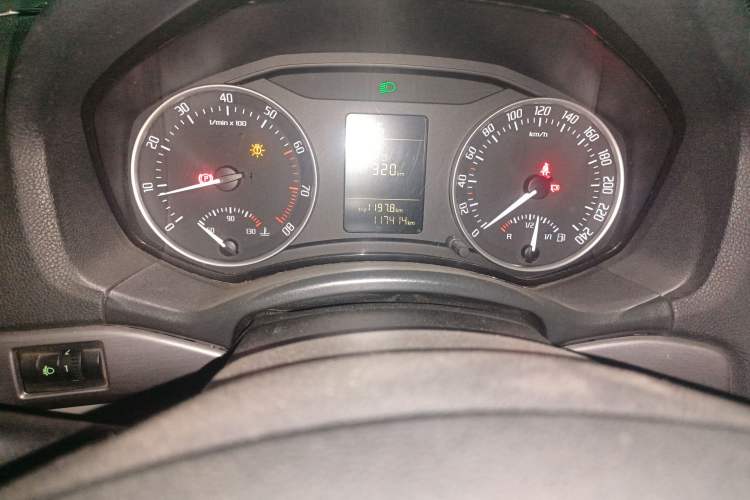 Used Skoda Octavia 2013 1.6L Manual Eado Edition Odometer Close Up