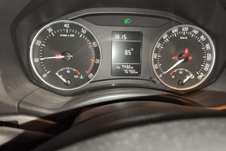 Used Skoda Octavia 2013 1.6L Manual Yijun Edition Odometer Close Up