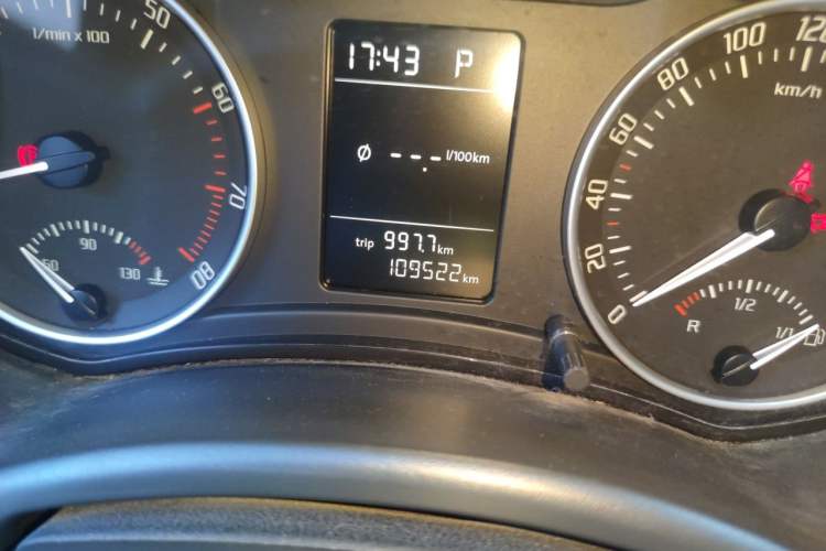 Used Skoda Octavia 2013 1.6L Automatic Yijun Edition Odometer Close Up