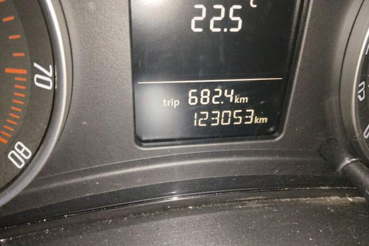 Used Skoda Octavia 2013 1.6L Automatic Yijun Edition Odometer Close Up