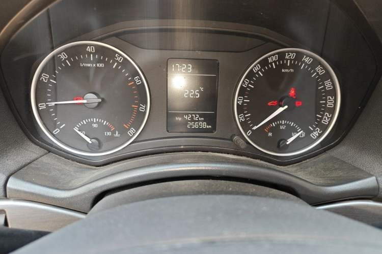 Used Skoda Octavia 2013 1.6L Manual Yijie Edition Odometer Close Up
