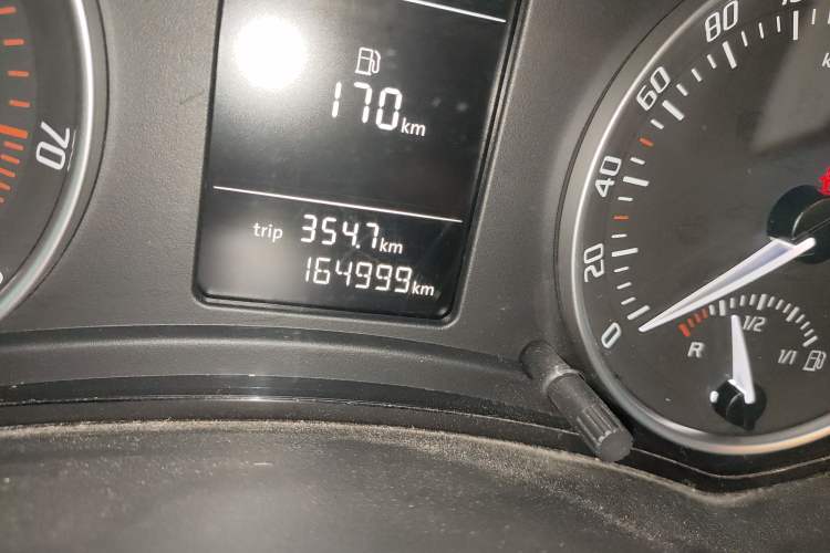 Used Skoda Octavia 2013 1.6L Manual Yijun Edition Odometer Close Up