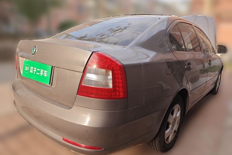 Used Skoda Octavia 2013 1.6L Manual Yijie Edition Rear Right 45 Deg