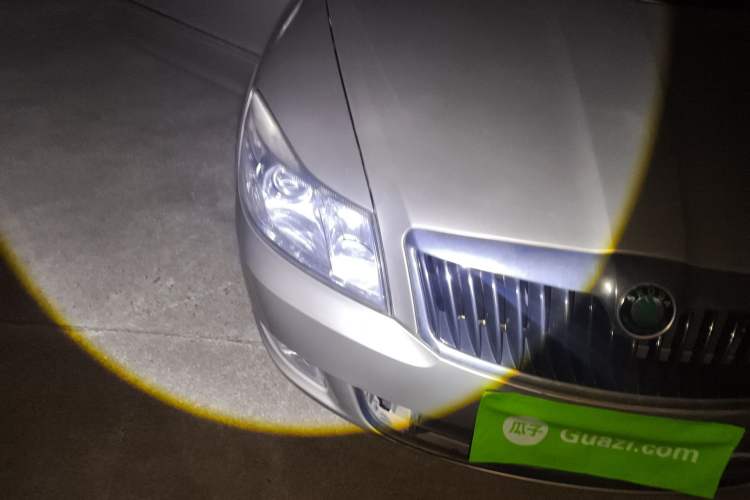 Used Skoda Octavia 2013 1.6L Manual Yijun Edition Right Front Headlight