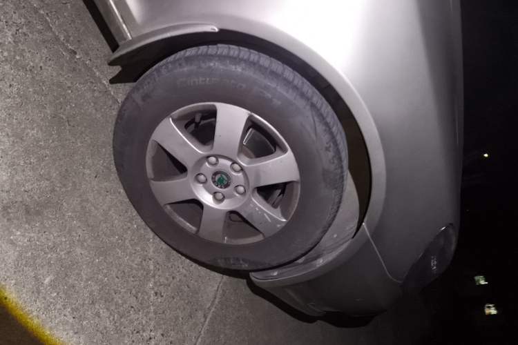 Used Skoda Octavia 2013 1.6L Manual Yijun Edition Right Front Wheel Hub