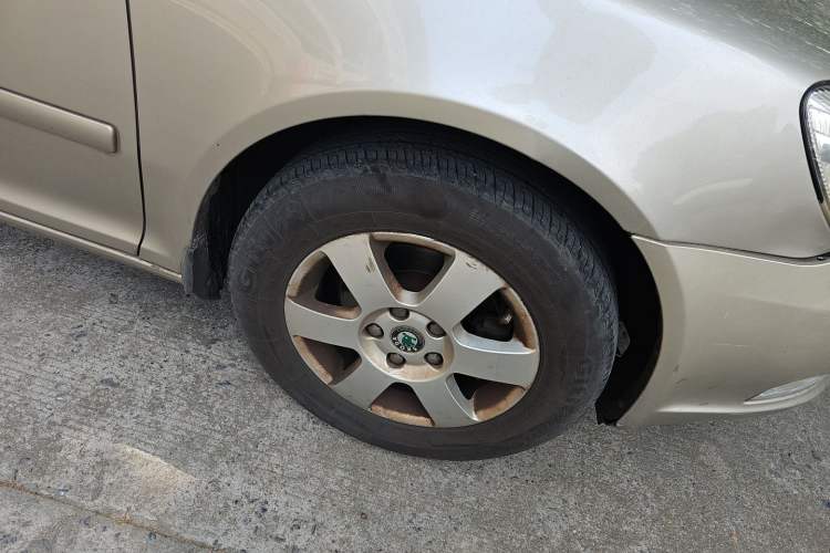Used Skoda Octavia 2013 1.6L Manual Eado Edition Right Front Wheel Hub