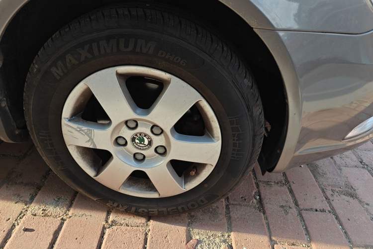Used Skoda Octavia 2013 1.6L Manual Yijie Edition Right Front Wheel Hub