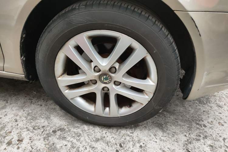 Used Skoda Octavia 2013 1.6L Manual Yijun Edition Right Front Wheel Hub