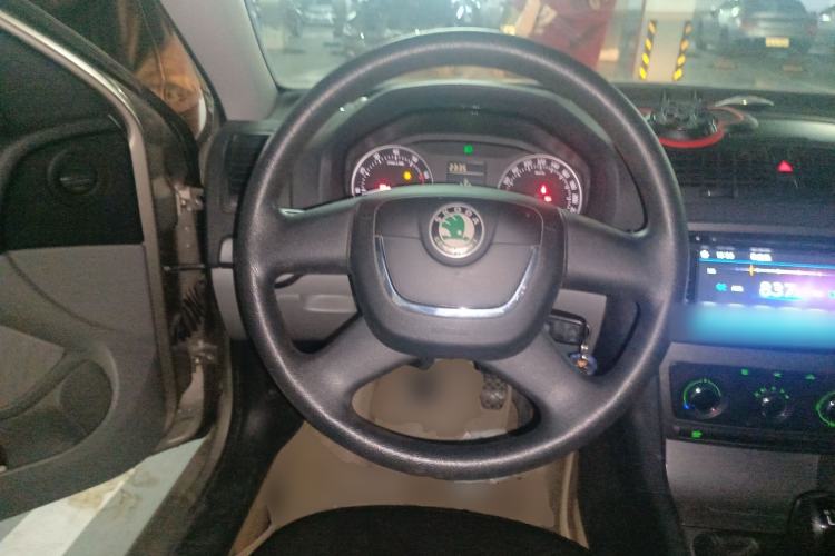 Used Skoda Octavia 2013 1.6L Manual Eado Edition Steering Wheel