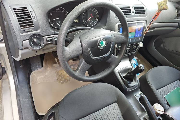 Used Skoda Octavia 2013 1.6L Manual Eado Edition Steering Wheel