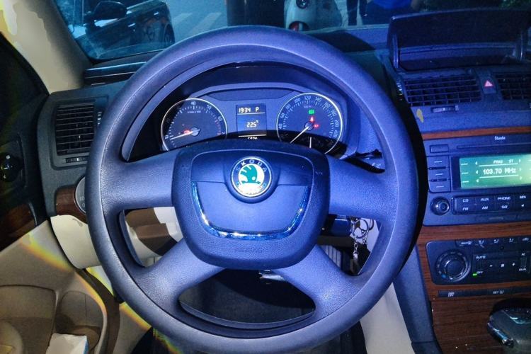 Used Skoda Octavia 2013 1.6L Automatic Yijun Edition Steering Wheel