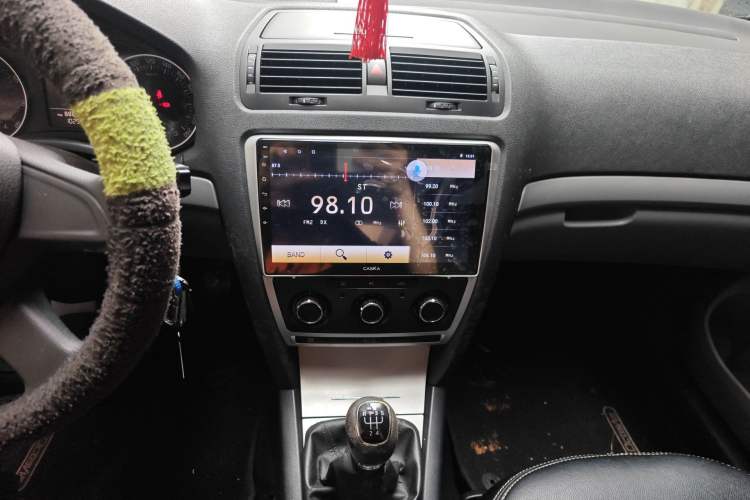 Used Skoda Octavia 2014 1.6L Manual Yijie Edition Audio And AC Panel