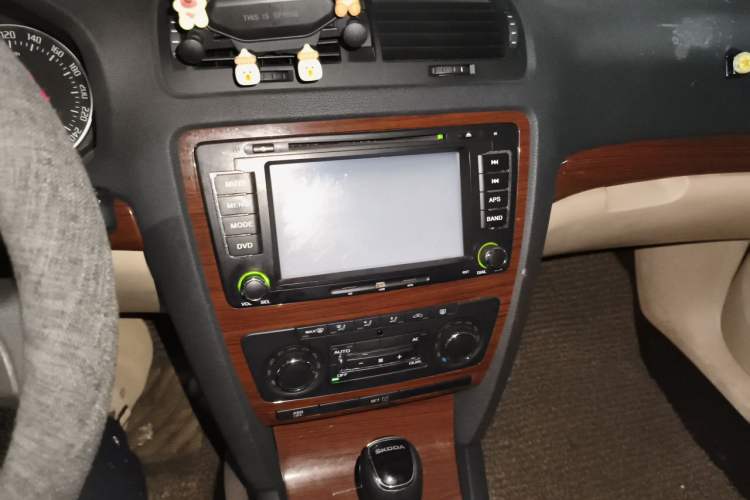 Used Skoda Octavia 2014 1.6L Automatic Yijun Edition Audio And AC Panel