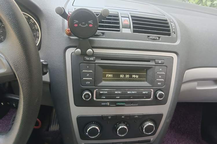 Used Skoda Octavia 2014 1.6L Automatic Yijie Edition Audio And AC Panel