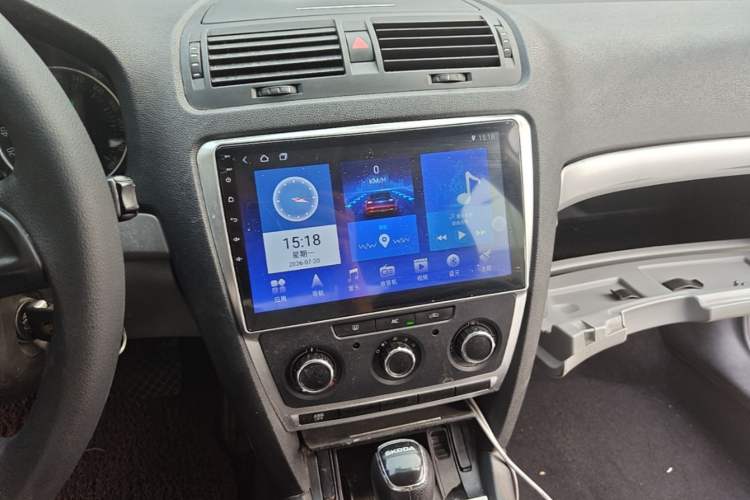 Used Skoda Octavia 2014 1.6L Automatic Yijie Edition Audio And AC Panel