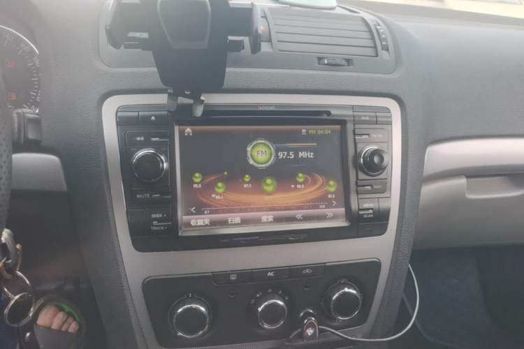 Used Skoda Octavia 2014 1.6L Manual Yijie Edition Audio And AC Panel