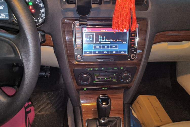 Used Skoda Octavia 2014 1.6L Automatic Yijun Edition Audio And AC Panel