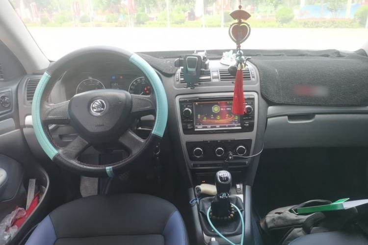 Used Skoda Octavia 2014 1.6L Manual Yijie Edition Center Console