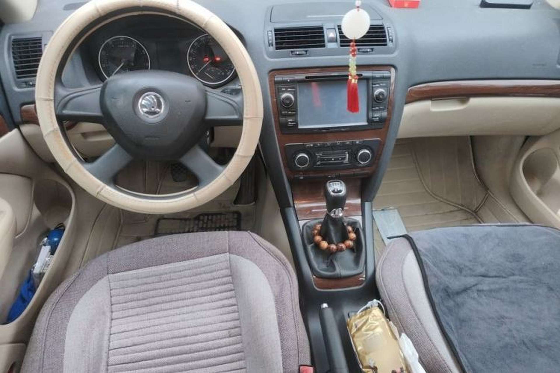 Used Skoda Octavia 2014 1.6L Manual Yijun Edition Center Console