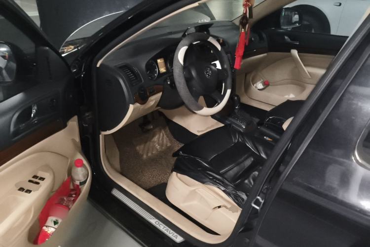 Used Skoda Octavia 2014 1.6L Automatic Yijun Edition Driver Seat