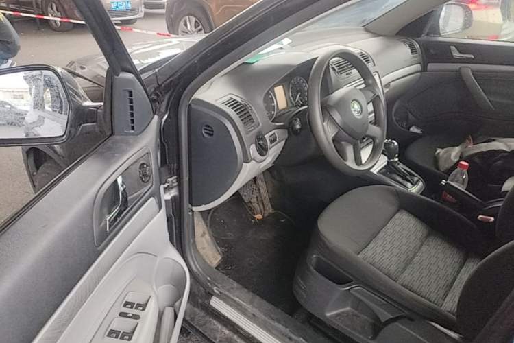 Used Skoda Octavia 2014 1.6L Automatic Yijie Edition Driver Seat