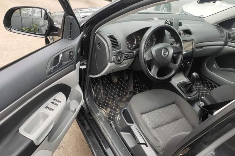 Used Skoda Octavia 2014 1.6L Manual Eado Edition Driver Seat