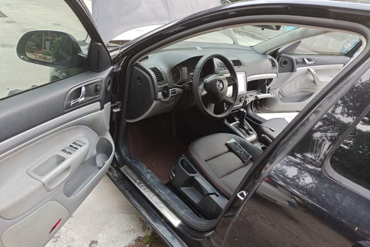 Used Skoda Octavia 2014 1.6L Automatic Yijie Edition Driver Seat