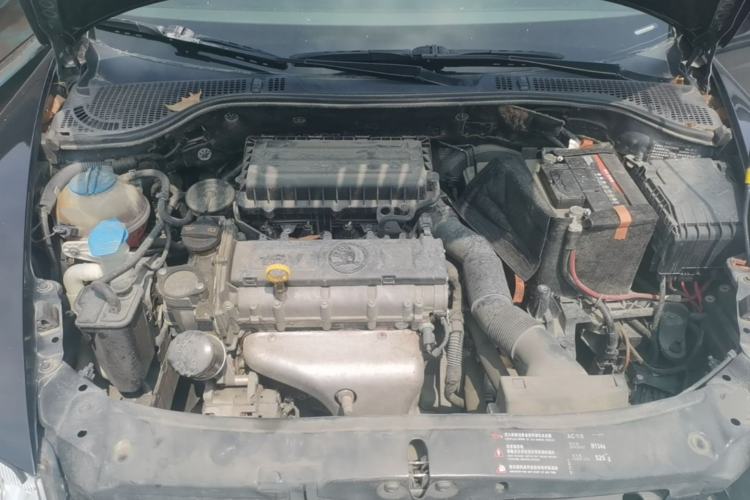 Used Skoda Octavia 2014 1.6L Manual Yijie Edition Engine Bay