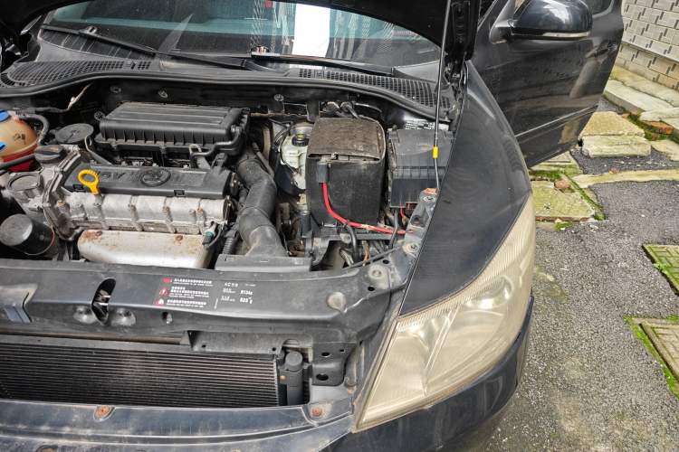 Used Skoda Octavia 2014 1.6L Manual Yijie Edition Engine Bay Left