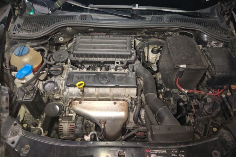 Used Skoda Octavia 2014 1.6L Manual Yijie Edition Engine Bay