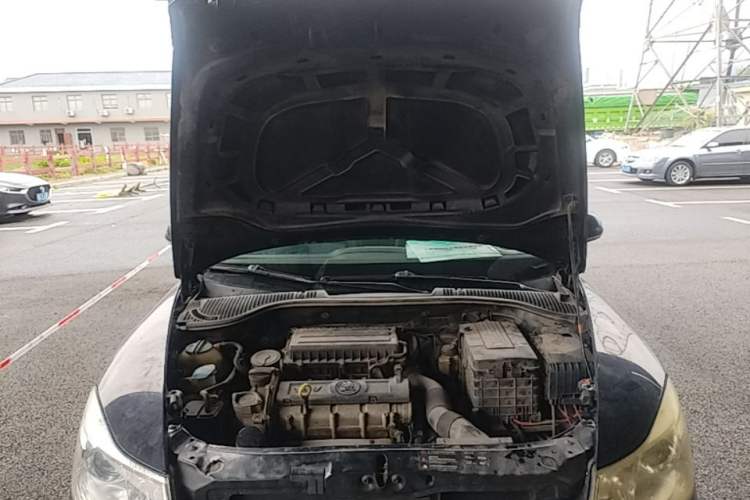 Used Skoda Octavia 2014 1.6L Automatic Yijie Edition Engine Bay