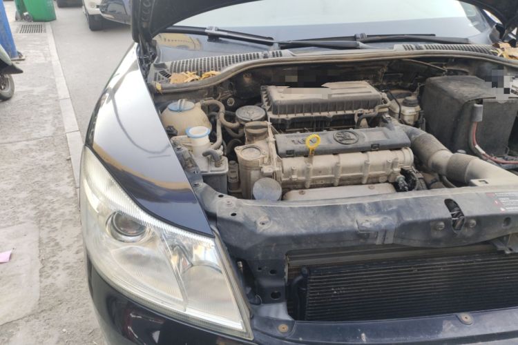 Used Skoda Octavia 2014 1.6L Automatic Yijun Edition Engine Bay Right