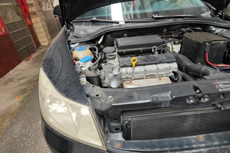 Used Skoda Octavia 2014 1.6L Manual Yijie Edition Engine Bay Right