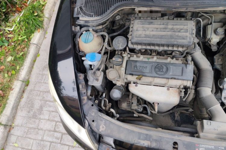 Used Skoda Octavia 2014 1.6L Automatic Yijie Edition Engine Bay Right
