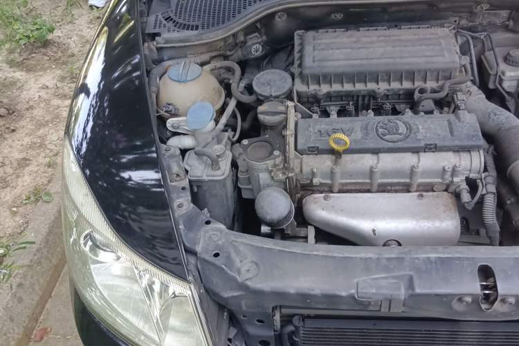 Used Skoda Octavia 2014 1.6L Automatic Yijie Edition Engine Bay Right