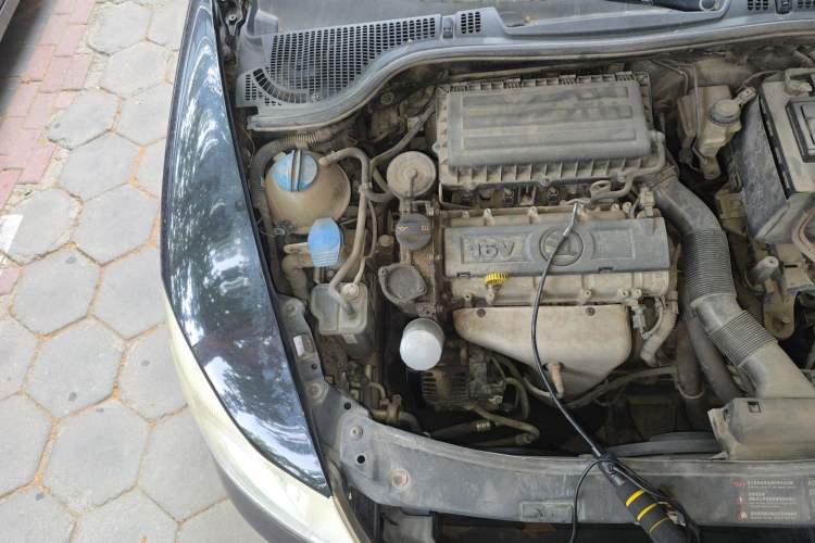 Used Skoda Octavia 2014 1.6L Manual Yijie Edition Engine Bay Right