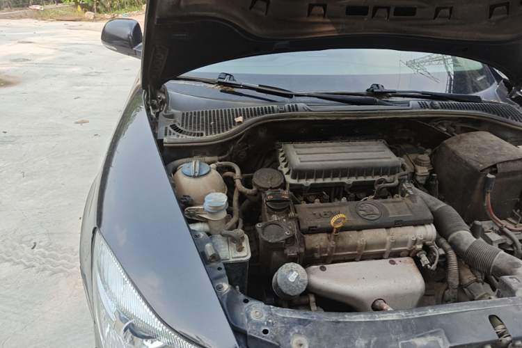 Used Skoda Octavia 2014 1.6L Automatic Yijie Edition Engine Bay Right