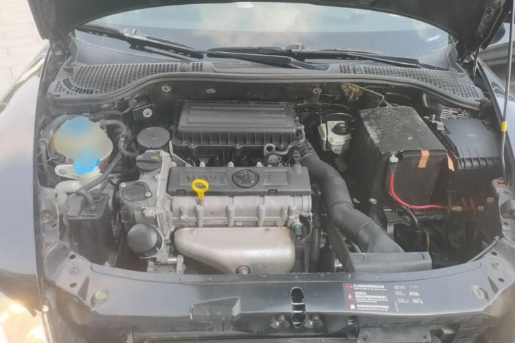 Used Skoda Octavia 2014 1.6L Manual Yijie Edition Engine Bay