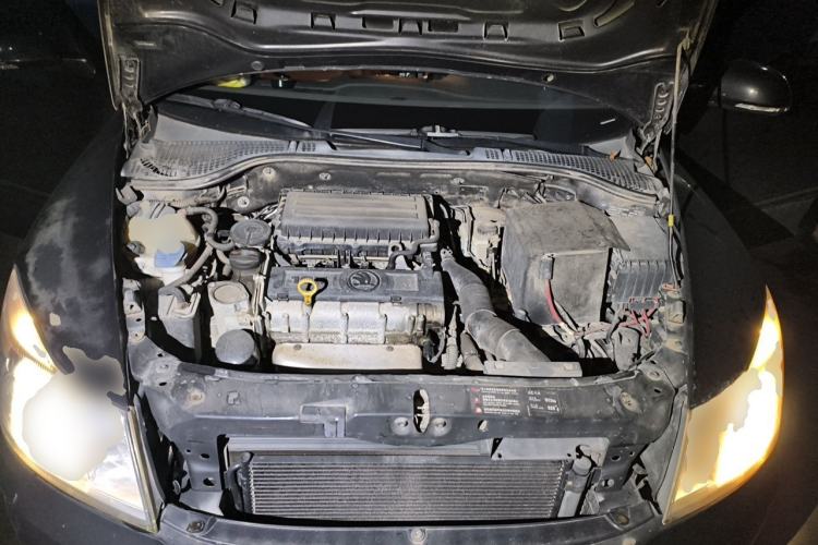 Used Skoda Octavia 2014 1.6L Automatic Yijun Edition Engine Bay
