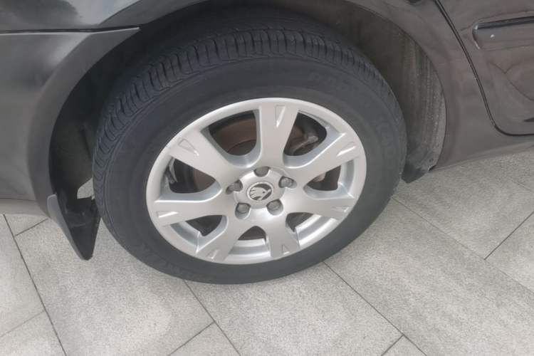 Used Skoda Octavia 2014 1.6L Manual Yijie Edition Exterior 5